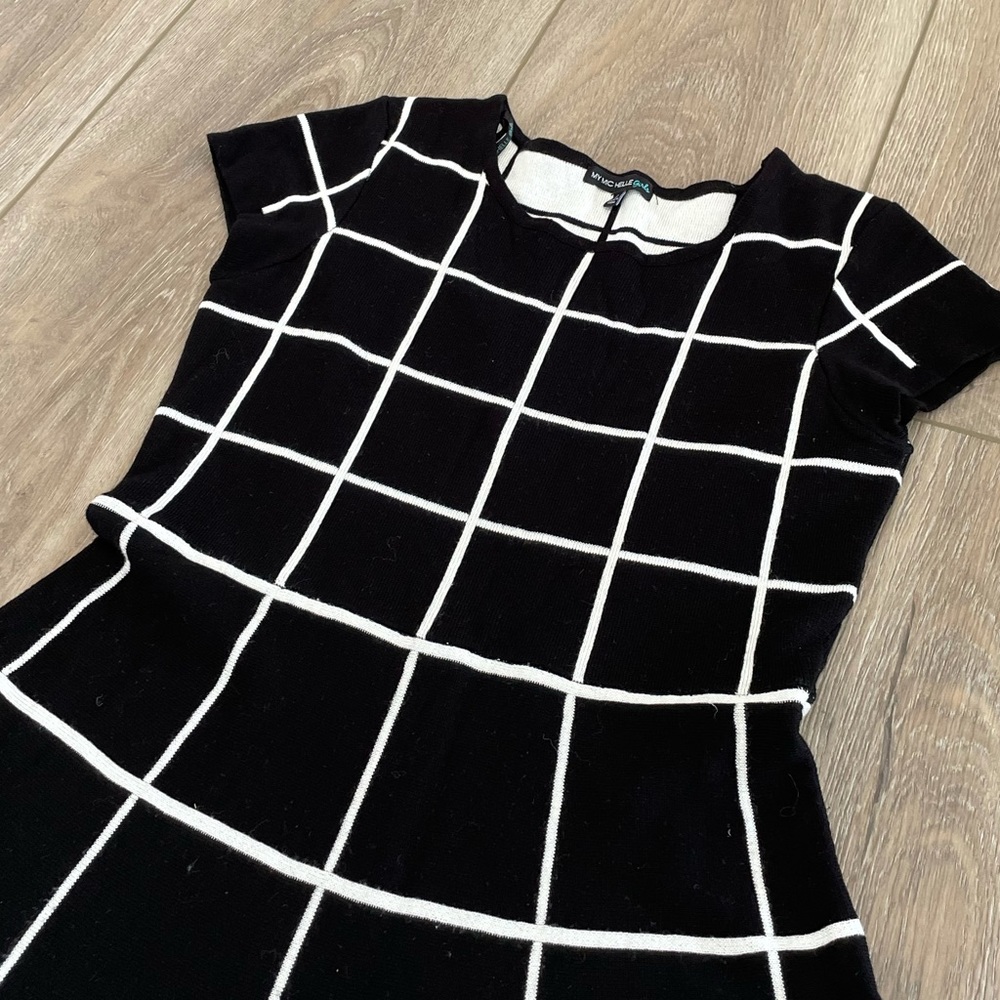 Window Pane Dress - Picture 2 of 5